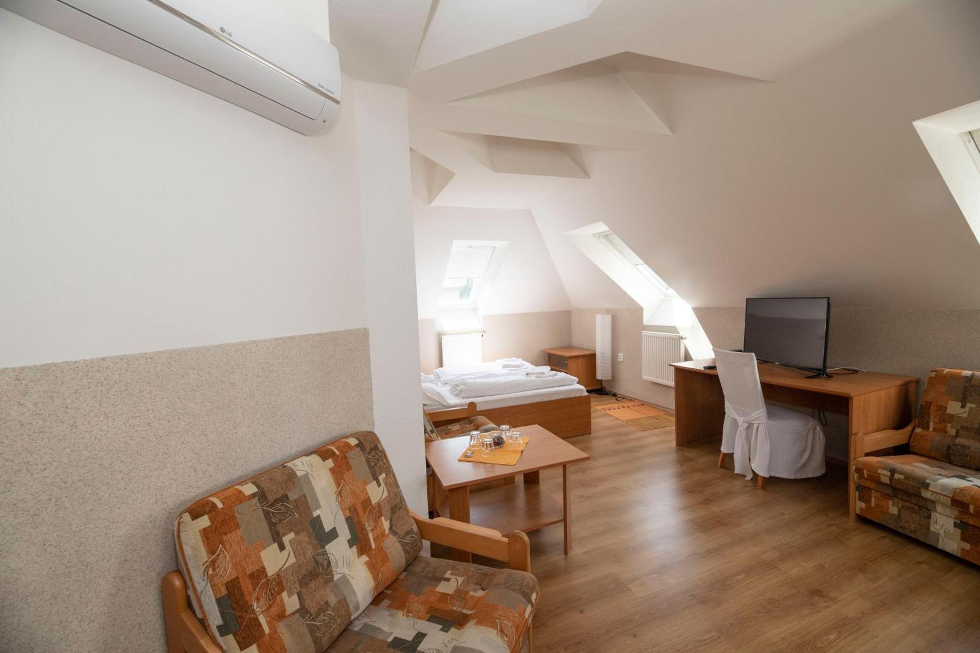 Hotel Allvet Drnovice  Esterno foto
