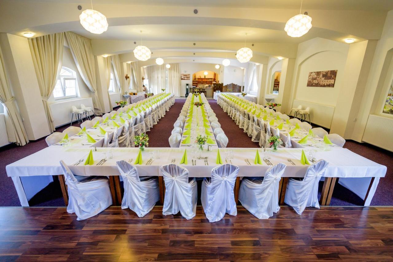 Hotel Allvet Drnovice  Esterno foto